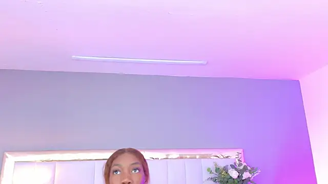 MadeleineHocker online show from 19, 11, 2025