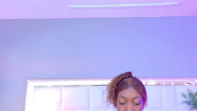 MadeleineHocker online show from 21, 11, 2025