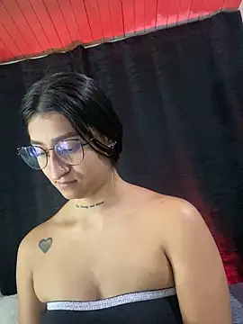 EVAH LEE  online show from 31, 10, 2025