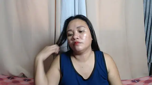 Snapshot of joanpetite chatting on 5, 10, 2025 joanpetite online show from 5, 10, 2025