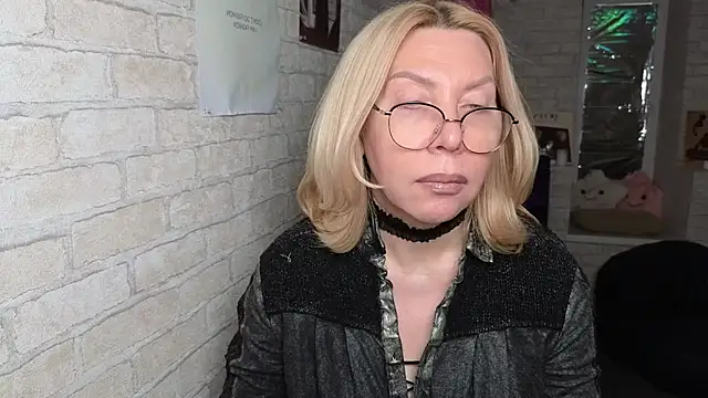 Snapshot of Wendy_Waves chatting on 2, 10, 2025 Wendy Waves online show from 2, 10, 2025