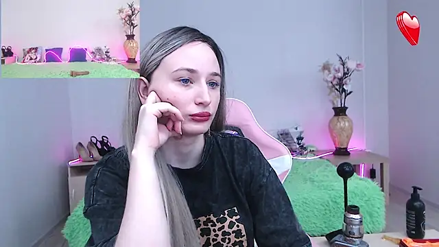 AliceMooreXO online show from 25, 9, 2025