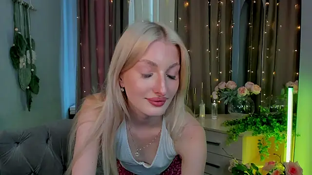 Snapshot of Sarrah_blush chatting on 15, 9, 2025 Sarrah blush online show from 15, 9, 2025