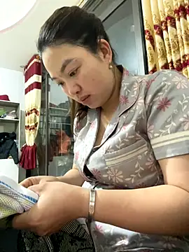 Nhung584 online show from 12, 10, 2025