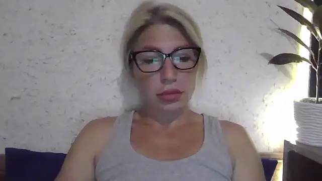 Snapshot of fox_red_lady7 chatting on 16, 9, 2025 fox red lady7 online show from 16, 9, 2025