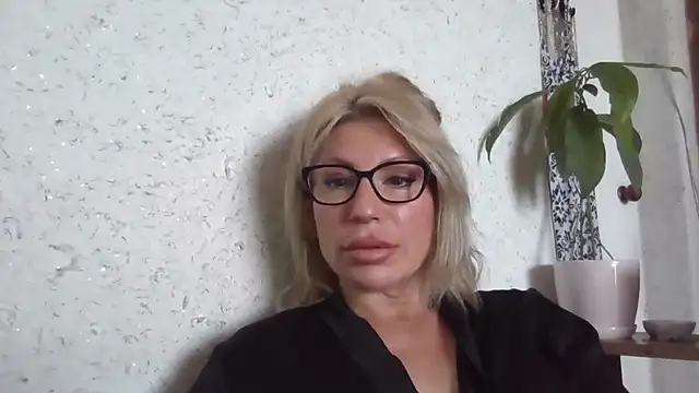 Snapshot of fox_red_lady7 chatting on 8, 5, 2026 fox red lady7 online show from 8, 5, 2026
