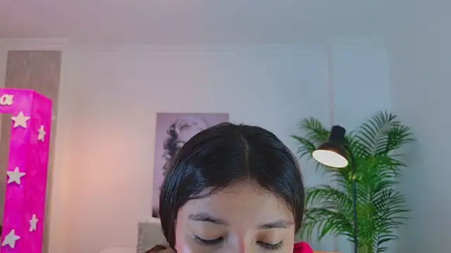 Snapshot of LUNAA___ chatting on 21, 4, 2026 LUNAA online show from 21, 4, 2026