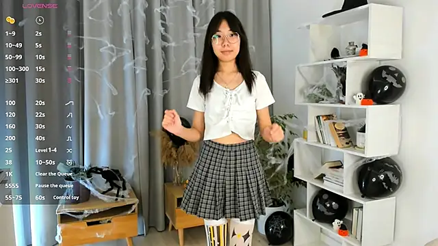 UdelaDodson online show from 30, 10, 2025