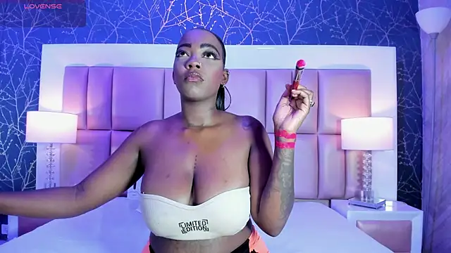 ReinaMiah online show from 11, 10, 2025