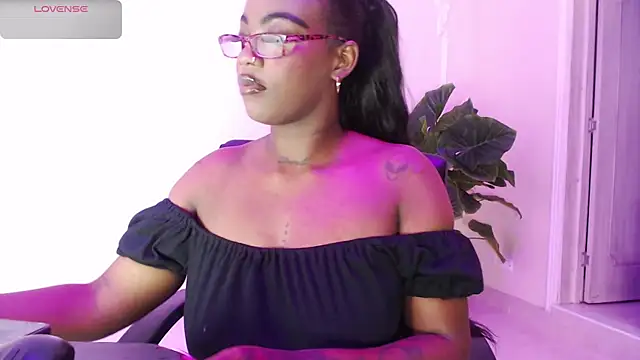 ReinaMiah online show from 2, 11, 2025