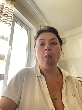 Snapshot of Kiravix chatting on 6, 10, 2025 Kiravix online show from 6, 10, 2025