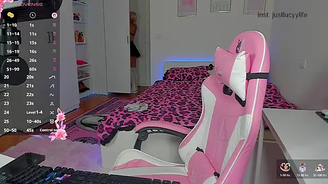 Snapshot of LucyPaigee chatting on 19, 9, 2025 LucyPaigee online show from 19, 9, 2025