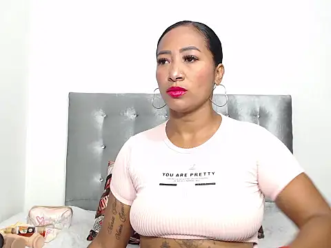 Snapshot of Luxuryebony69 chatting on 2, 3, 2026 Luxuryebony69 online show from 2, 3, 2026