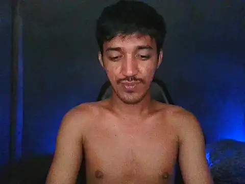 Snapshot of RowyCam chatting on 28, 10, 2025 RowyCam online show from 28, 10, 2025