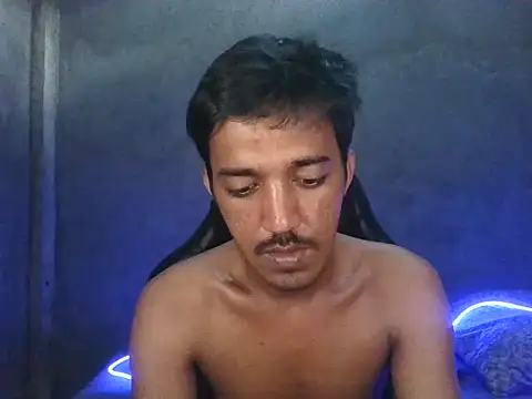 Snapshot of RowyCam chatting on 3, 11, 2025 RowyCam online show from 3, 11, 2025