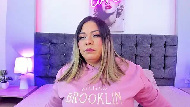 isabella horney  online show from 25, 10, 2025