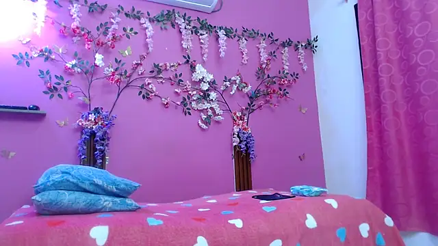 Snapshot of skinnybarbie022 chatting on 12, 6, 2026 skinnybarbie022 online show from 12, 6, 2026