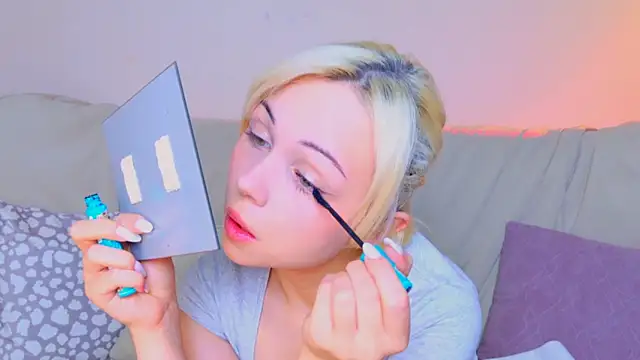 Charlotte Colinss online show from 8, 5, 2026