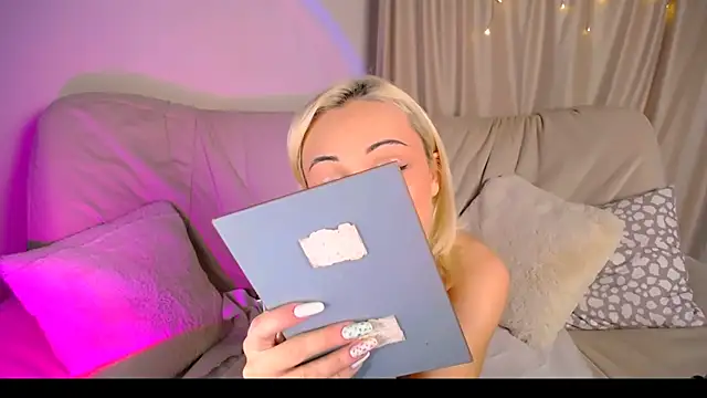 Charlotte Colinss online show from 5, 6, 2026