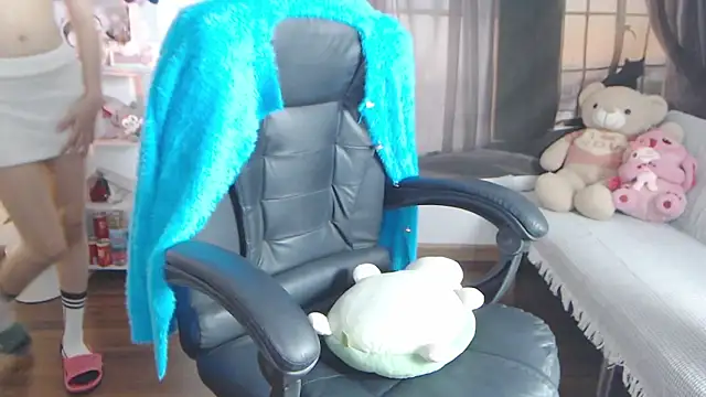 Suzie Wet Cave online show from 23, 10, 2025