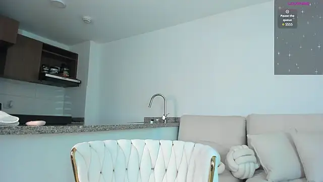 Michelle Ferrerr online show from 14, 4, 2026