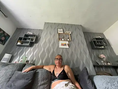 Snapshot of Anastasia-BlondeXX chatting on 26, 5, 2026 Anastasia-BlondeXX online show from 26, 5, 2026