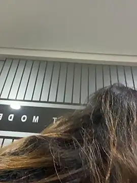 Isabela Colins online show from 19, 9, 2025