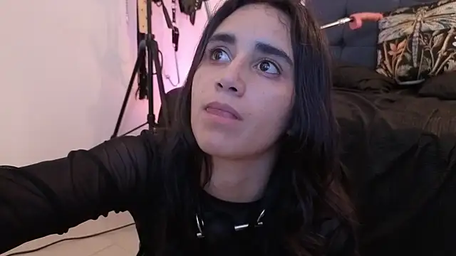 elowen halley1 online show from 13, 9, 2025