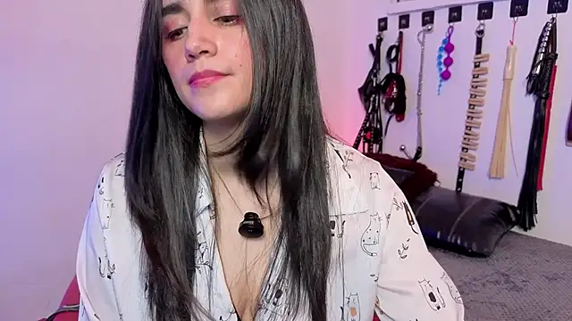 elowen halley1 online show from 13, 4, 2026