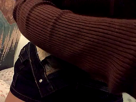 Snapshot of AuraLush chatting on 23, 9, 2025 AuraLush online show from 23, 9, 2025