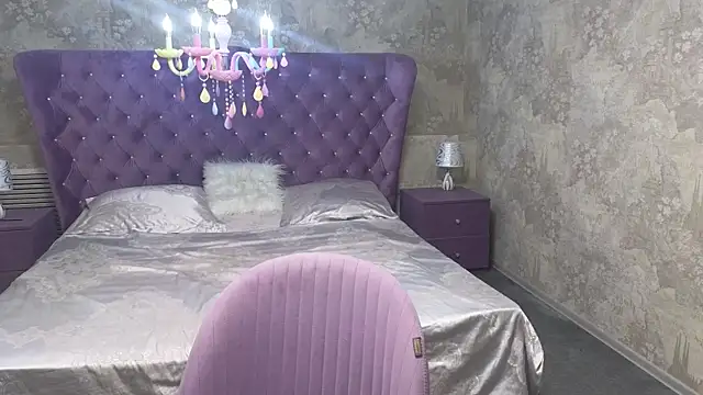 Eloisa Eliot online show from 5, 11, 2025