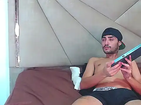 Snapshot of Valentin_Rizzi chatting on 24, 9, 2025 Valentin Rizzi online show from 24, 9, 2025