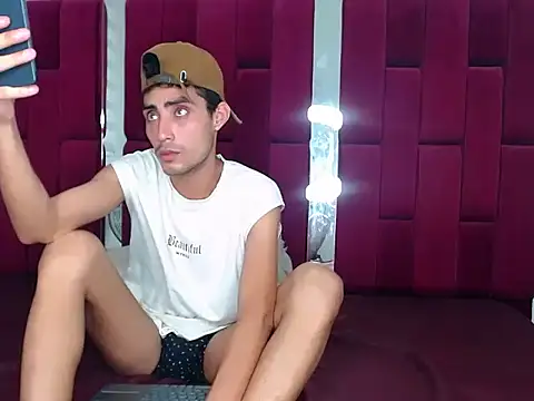 Snapshot of Valentin_Rizzi chatting on 5, 10, 2025 Valentin Rizzi online show from 5, 10, 2025