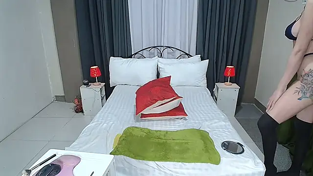 petitetsbigloads online show from 10, 1, 2026