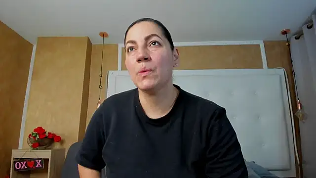 Snapshot of Heidy_milf chatting on 19, 6, 2026 Heidy milf online show from 19, 6, 2026