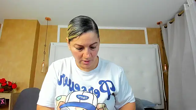 Snapshot of Heidy_milf chatting on 22, 6, 2026 Heidy milf online show from 22, 6, 2026