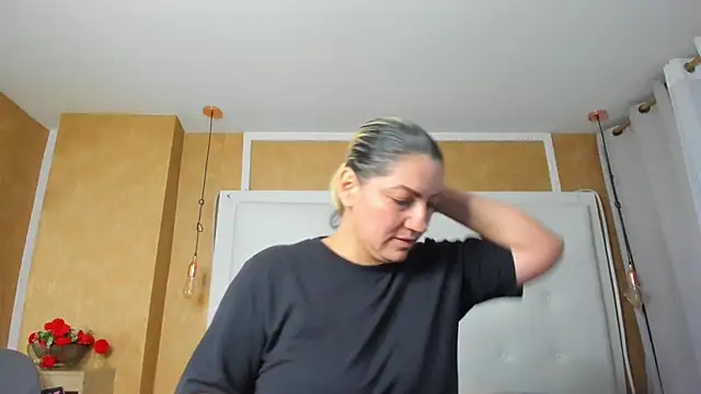 Snapshot of Heidy_milf chatting on 30, 6, 2026 Heidy milf online show from 30, 6, 2026