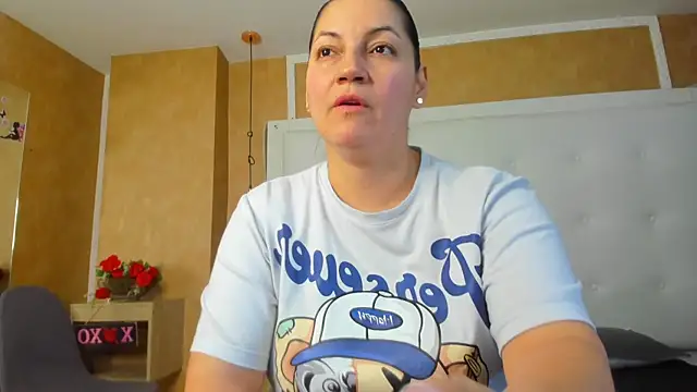 Snapshot of Heidy_milf chatting on 13, 7, 2026 Heidy milf online show from 13, 7, 2026