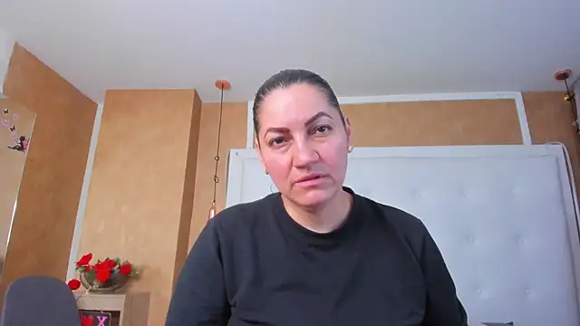 Snapshot of Heidy_milf chatting on 23, 7, 2026 Heidy milf online show from 23, 7, 2026