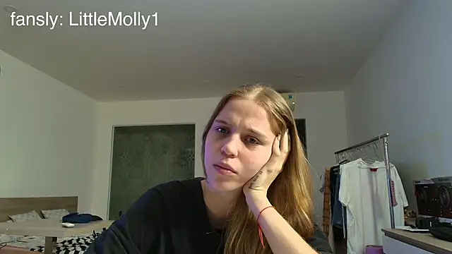 littlemolly11 online show from 30, 9, 2025