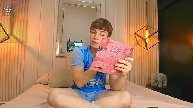 TaylerWhite online show from 12, 10, 2025