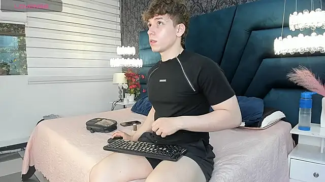 Snapshot of TaylerWhite chatting on 30, 5, 2026 TaylerWhite online show from 30, 5, 2026