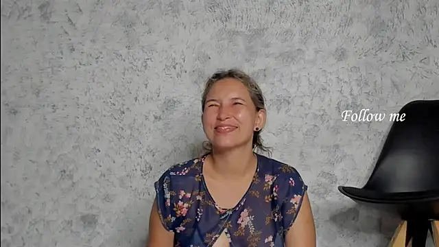 marly charm  online show from 17, 12, 2025