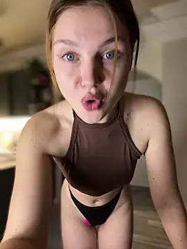 Snapshot of Emaline_Fane chatting on 8, 5, 2026 Emaline Fane online show from 8, 5, 2026