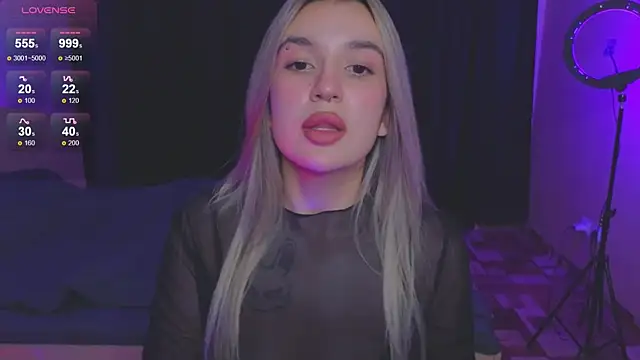 Snapshot of RoxyChill chatting on 13, 9, 2025 RoxyChill online show from 13, 9, 2025