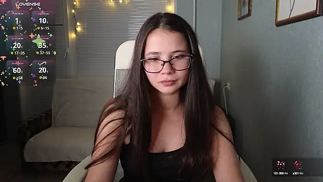 Snapshot of LuciaSenual chatting on 13, 10, 2025 LuciaSenual online show from 13, 10, 2025