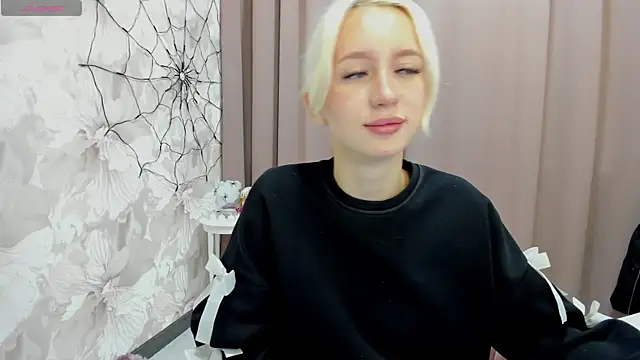 cute luucy online show from 4, 11, 2025