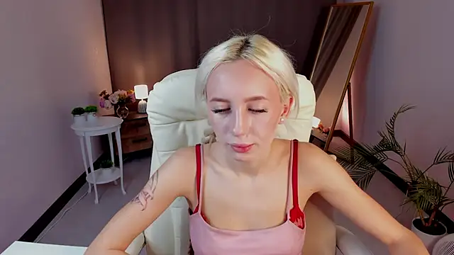 cute luucy online show from 17, 3, 2026