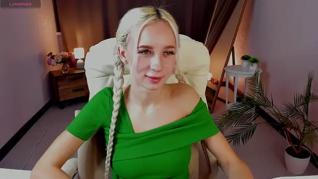 cute luucy online show from 18, 3, 2026