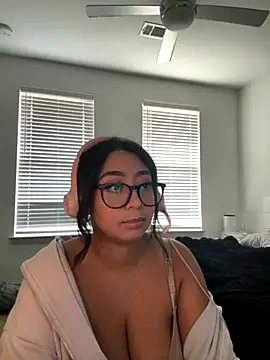 Snapshot of minhaa_gamer chatting on 3, 10, 2025 minhaa gamer online show from 3, 10, 2025